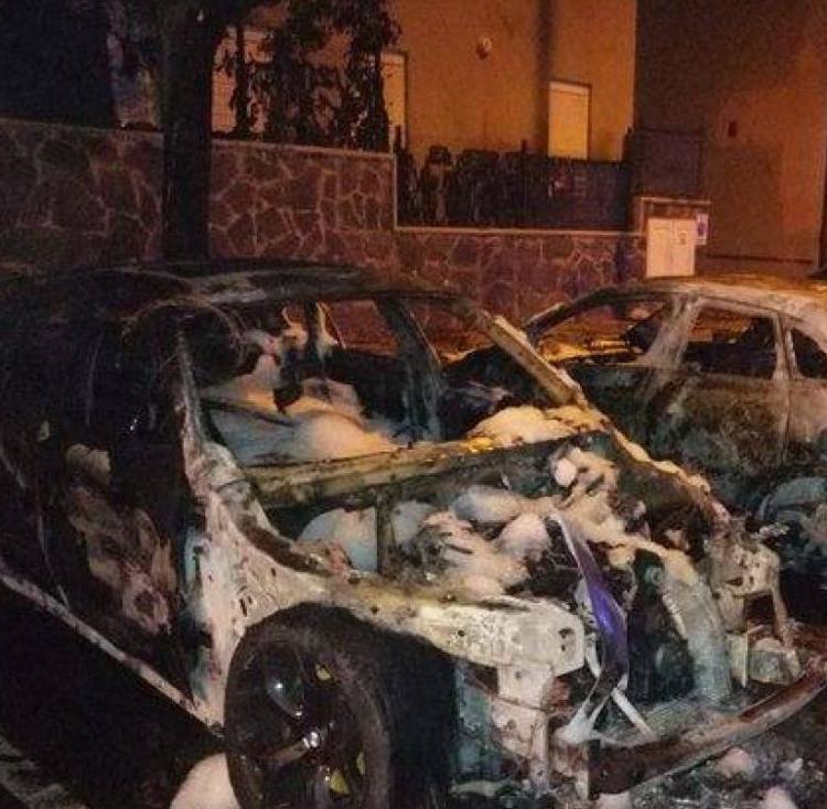Un incendio afecta a ocho vehículos de ocasión estacionados en Tenerife