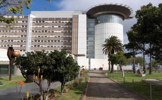 Los positivos en la franja de 20 a 29 años, los que más crecen en Canarias