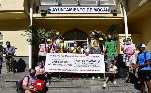 25 kilómetros a pie para pedir que Mogán dé otro local a la unidad de reparto de alimentos