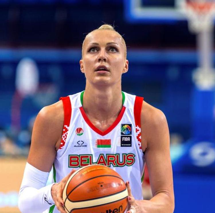 Yelena Levchenko, estrella mundial del baloncesto, tras ser liberada: «Tengo piojos»
