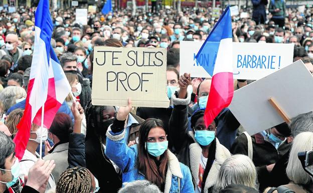 Francia clama unida por la libertad de expresión