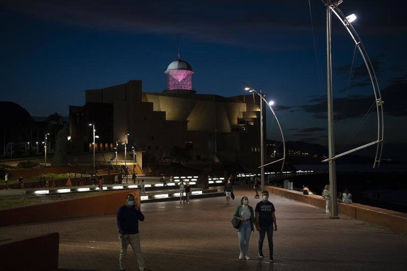 De rosa por el Día Mundial contra el cáncer de mama