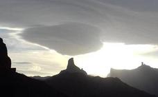 La borrasca Bárbara deja imágenes espectaculares en los cielos de Canarias