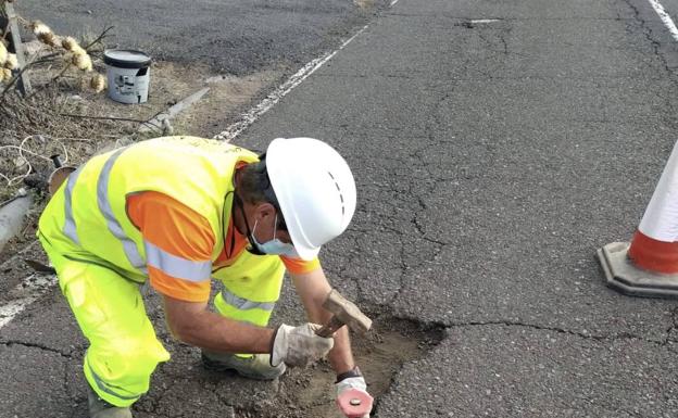 El Cabildo ejecuta mejoras en el pavimento de varias vías insulares