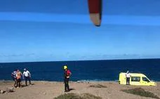 Rescatado por el helicóptero tras ser arrastrado por el mar en Tenerife