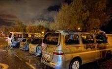Arden cuatro coches de madrugada en Pozo Izquierdo