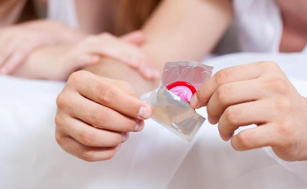 Absuelto el hombre que afrontaba 4 años por quitarse el condón sin permiso