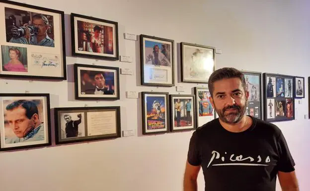 Luis Díaz y las firmas de las estrellas del firmamento cinematográfico