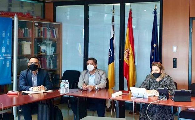 Asprocan y Agricultura logran el compromiso de Planas con los POSEI