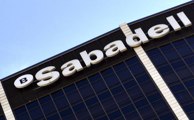 El Sabadell prepara un plan de ajuste que afectará a 2.000 empleados