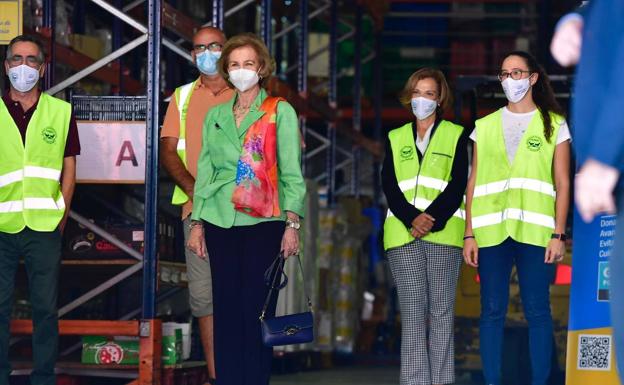 La Reina Sofía conoce el trabajo del Banco de Alimentos de Las Palmas de Gran Canaria