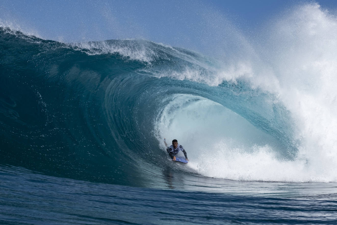 Lionel Medina da la sorpresa como rey del Frontón King