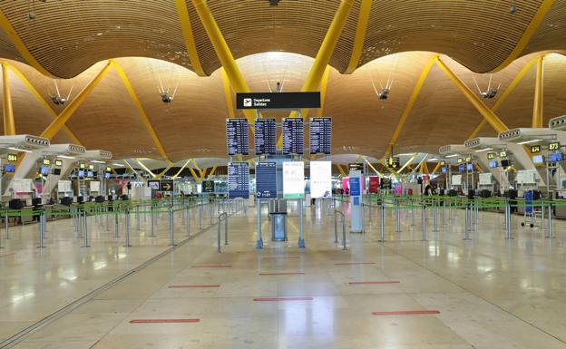 El aeropuerto de Barajas, en Madrid, vacío por la epidemia /EP
