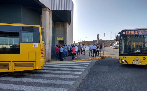 El Ayuntamiento mantiene el plan de seguridad tras la reducción del 97% de los ataques al transporte