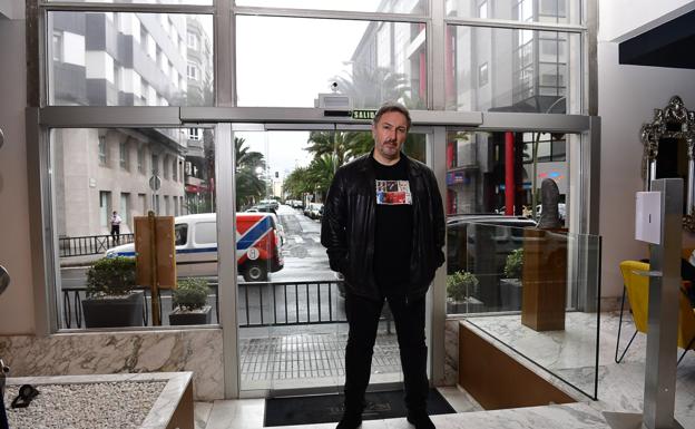 Carlos Zanón y la tradición del novelista que explica los mecanismos del poder