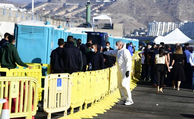 Cruz Roja, CEAR y ACCEM recibirán 165 millones para atender inmigrantes