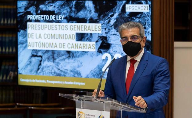 Román Rodríguez presenta los presupuestos de Canarias