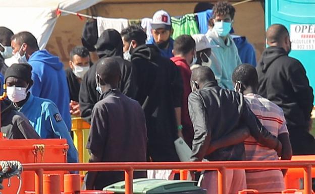 La situación de migrantes en Arguineguín es insostenible, según Human Rights