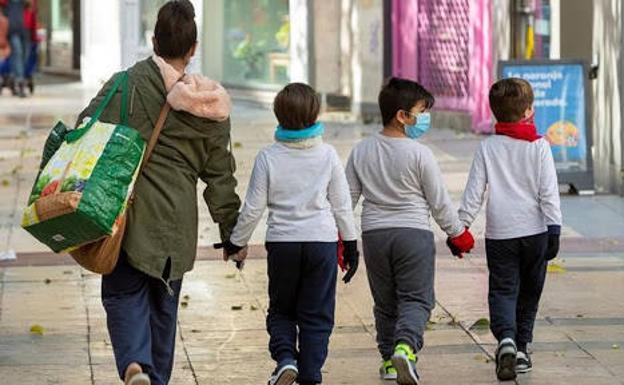 Derechos Sociales repartirá 100.000 mascarillas entre familias canarias sin recursos