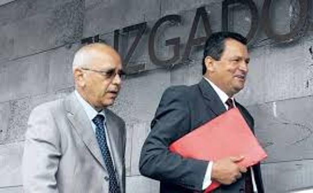 La primera moción de censura norteña, contra Juan Ramírez en 1998, clave para cambiar la legislación