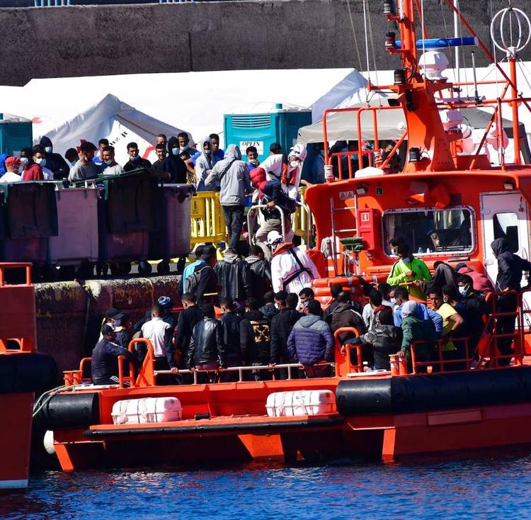 España expulsa a Mauritania a 22 inmigrantes llegados en patera a Canarias