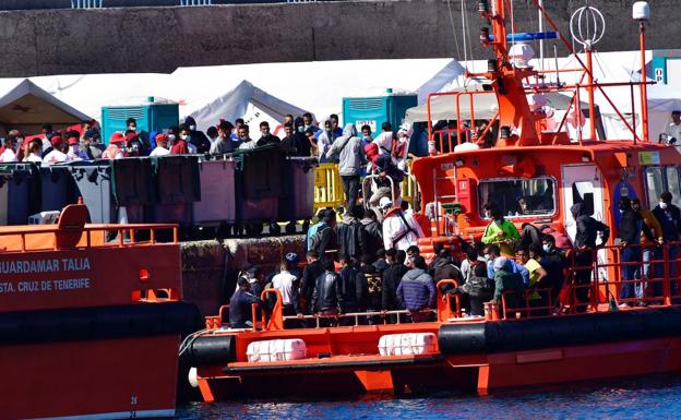 España expulsa a Mauritania a 22 inmigrantes llegados en patera a Canarias