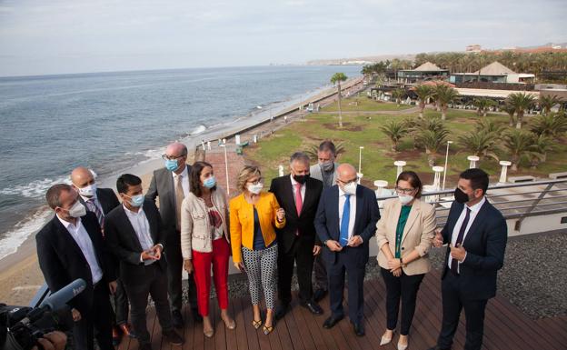 Maroto visita Maspalomas y conoce el proyecto de las Montañas Sagradas