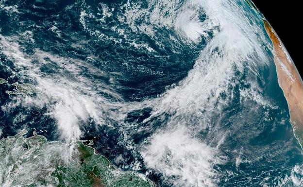La tormenta tropical Theta traerá aire seco y cálido a las islas