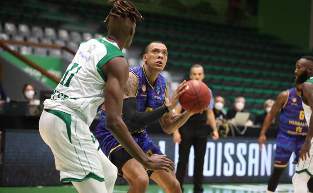 Visita del líder invicto para recuperar autoestima antes de encarar el derbi