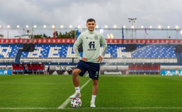 Pedri: «Escucho y aprendo de Messi»