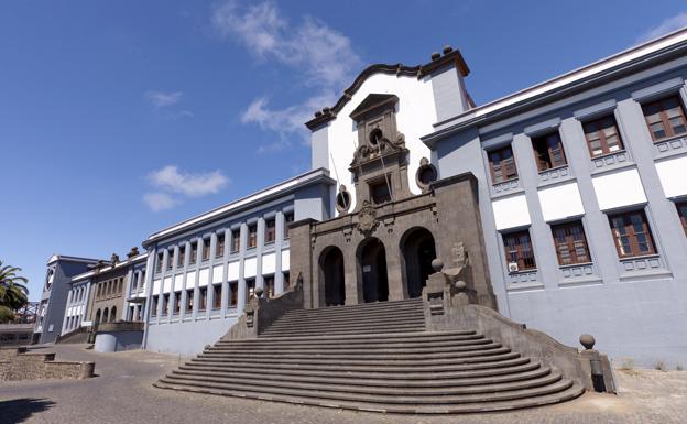 Los estudiantes abandonan el encierro del Rectorado de la ULL