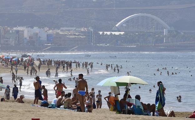 Arrestado tras robarle el móvil a una turista alemana en Las Canteras