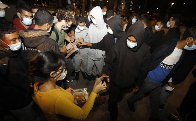 Migraciones ordena acoger a los inmigrantes que han salido de Arguineguín