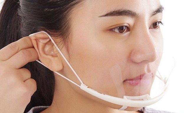 El Parlamento de Canarias pide el uso de mascarillas transparentes en la administración