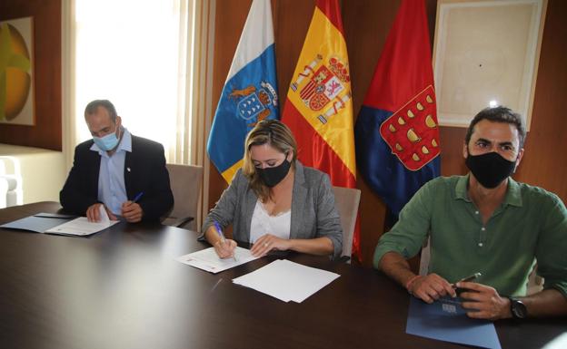 Cabildo y Haría rubrican el polémico acuerdo por La Cueva de Los Verdes