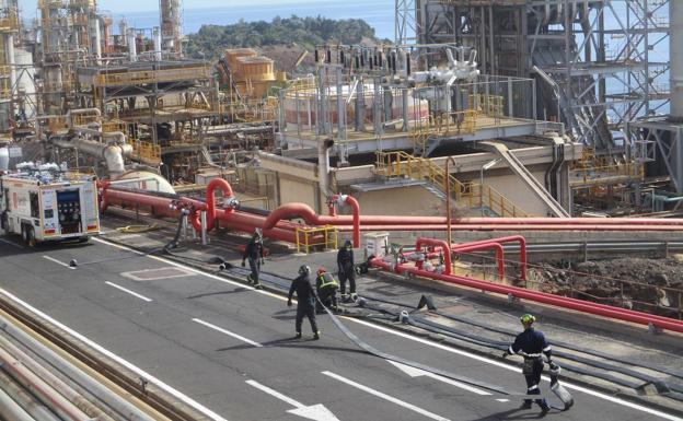 La capacidad de respuesta ante emergencias de la Refinería Tenerife, a prueba