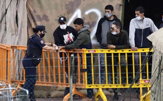 Robles hace «autocrítica» por la situación de Arguineguín