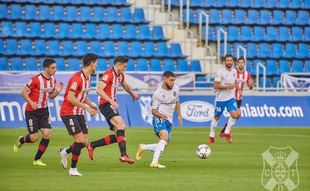 0-1. El Tenerife agrava su crisis al ceder ante un sólido Logroñés