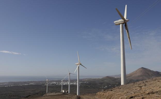 Desguace del parque eólico de Mina, en espera
