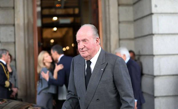 El Gobierno descarta retirar el título de rey emérito a Juan Carlos I