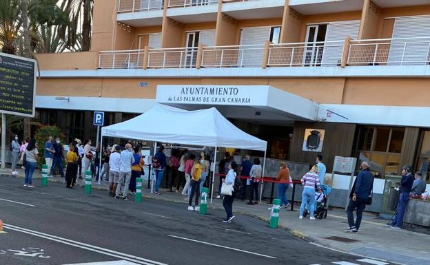 Los servicios sociales tardan tres meses en dar cita a casos no urgentes en tres distritos