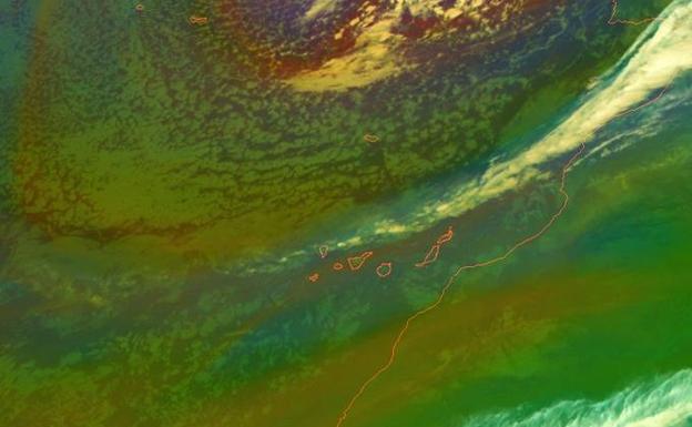 Alerta por lluvias en Lanzarote y Fuerteventura y aviso naranja por oleaje en la provincia occidental