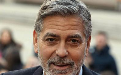 Clooney confiesa que se corta el pelo en casa
