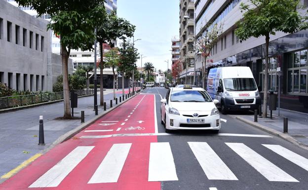 El Ayuntamiento ampliará al 66% el número de taxis que operará cada día