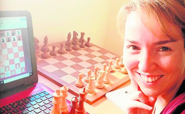 Sabrina sabe más de Gambito que Netflix