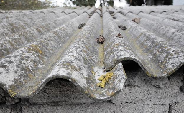 El Cabildo carece de un servicio de retirada de residuos hechos con amianto