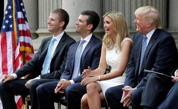 Trump, junto a sus hijos Eric, Donald Jr. e Ivanka. /rEUTERS
