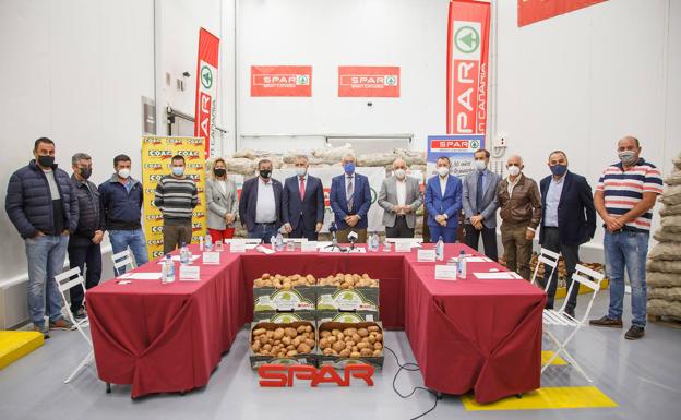 SPAR Gran Canaria entrega 100.000 kilos de semillas a los agricultores adheridos al convenio de la papa canaria