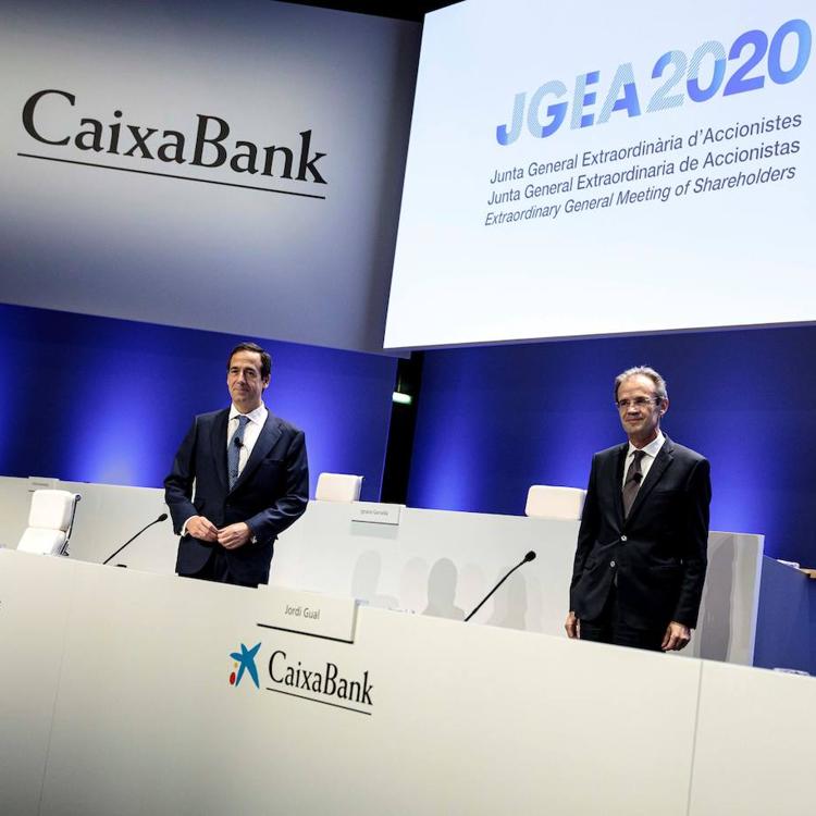 CaixaBank sostiene que la fusión se anticipa a una «ola de reestructuración»