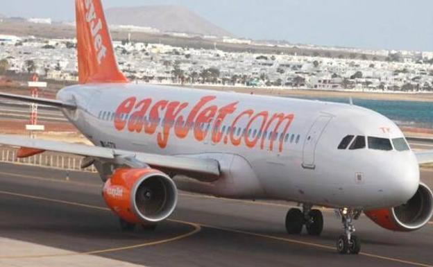 EasyJet evita el regreso a casa de dos estudiantes, por no tener PCR